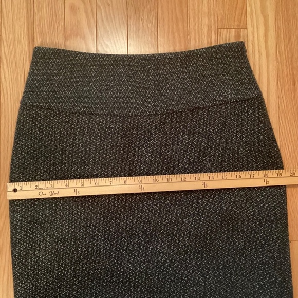 Cassis Green Wool Blend Skirt, Flecked patterned, size 8. - Picture 6 of 9